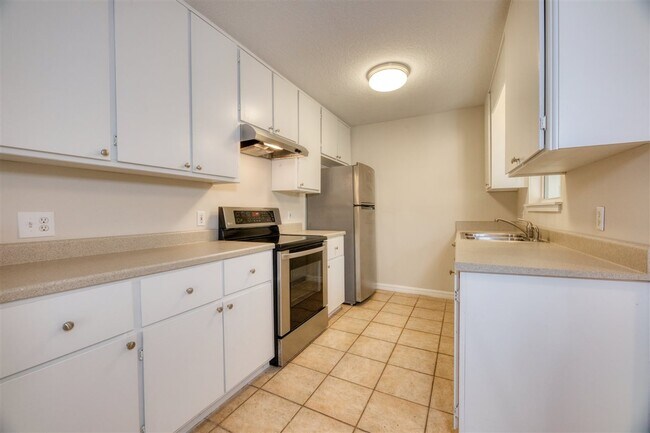 Building Photo - 203 E St-