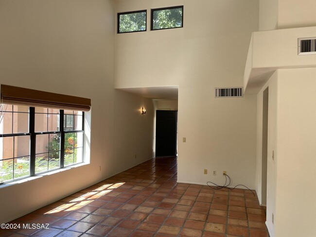 Building Photo - 5380 N Calle Del Rocio