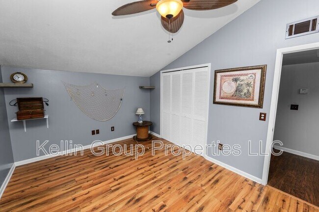 Building Photo - 9934 Peninsular Dr
