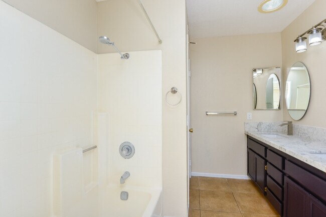 Building Photo - Remodeled Home in Cimarron with Amazing Vi...