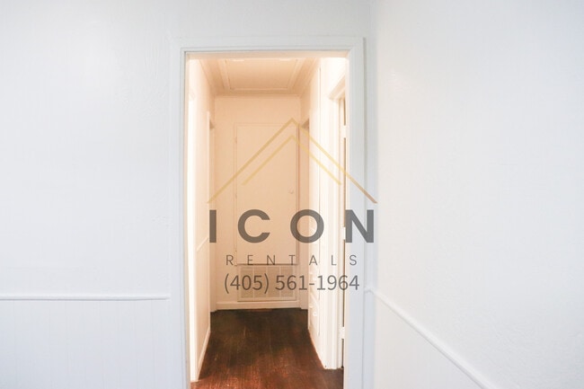 Building Photo - 1108 W Warren St