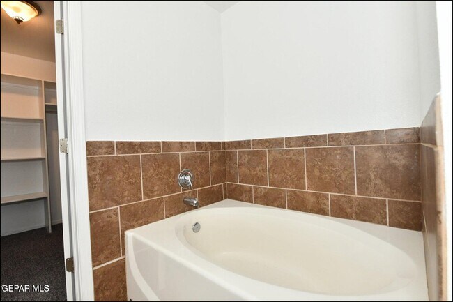 Building Photo - 1591 Hartsdale Dr