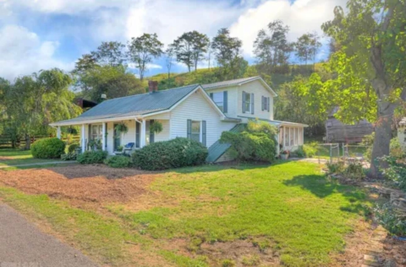 Building Photo - 5163 Whitethorne Rd