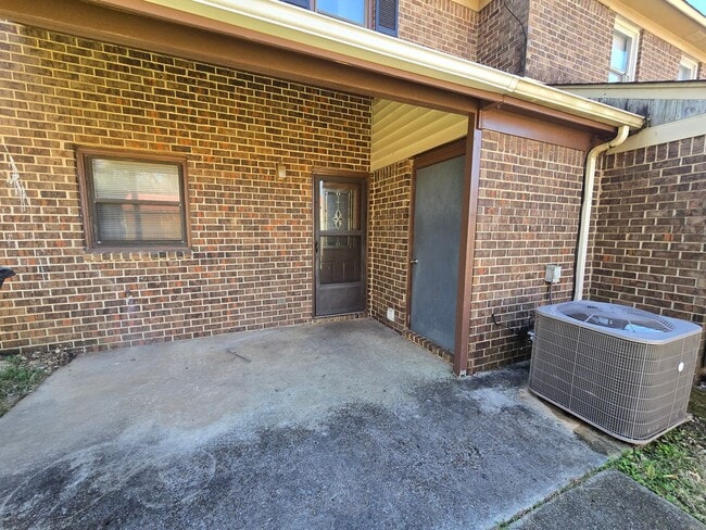 Building Photo - 2 Bedroom 2-1/2 Bathroom Townhouse Style Condo