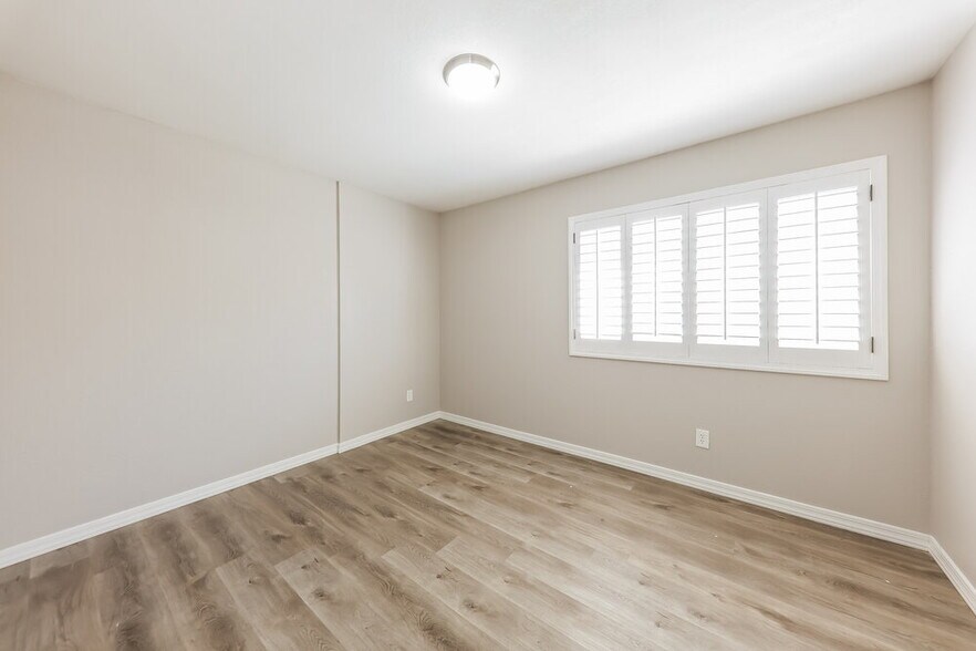 Building Photo - 8810 W Grovers Ave
