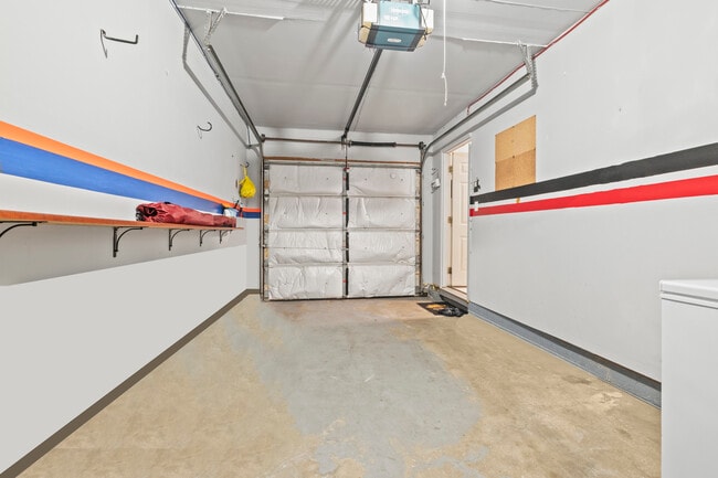 Building Photo - 1081 N Village Dr