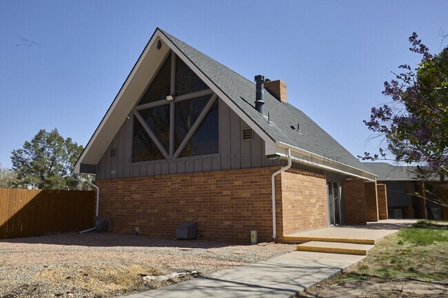 Building Photo - 1708 Sawyer Way