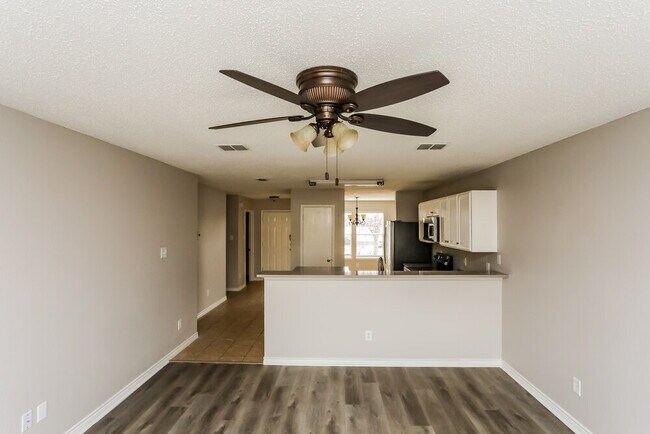 Building Photo - 1009 Chelsea Ln