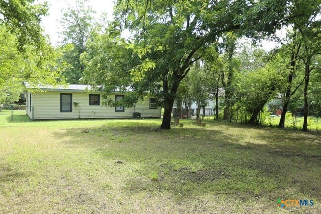 Building Photo - 128 Sherwood St