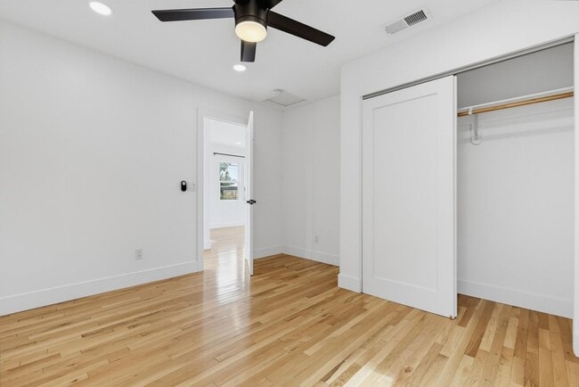 Building Photo - 4525 Saratoga Ave