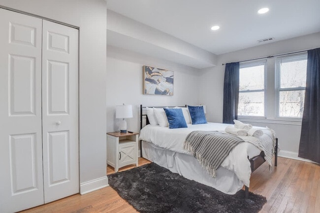 Building Photo - 1255 Raum St NE