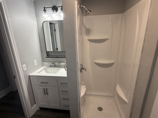 Building Photo - 325/327 3rd St NE