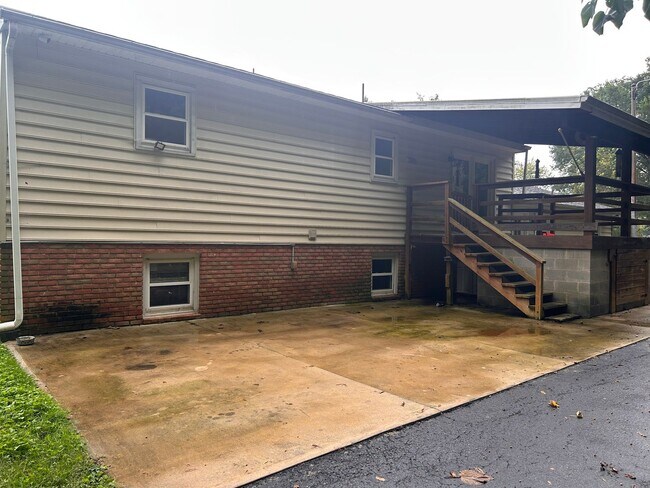 Building Photo - 60 N Conestoga Dr