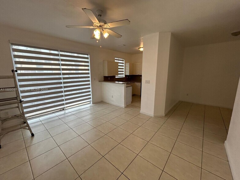 Building Photo - 1406 SE 26th Ct