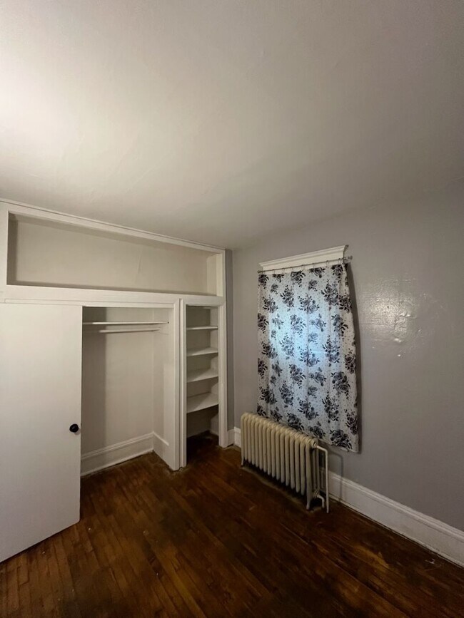 Building Photo - One Bedroom Westside Saint Paul Apartment