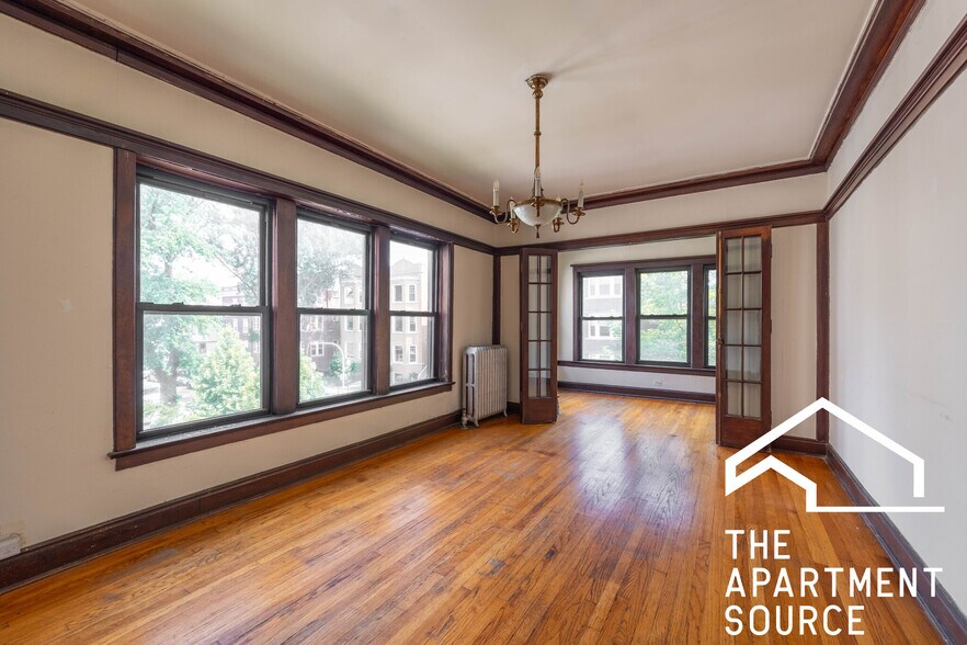 Building Photo - 2434 N Sawyer Ave