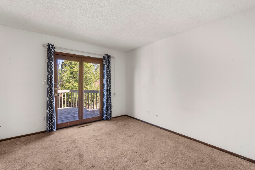 Building Photo - 5916 Wolf Creek Pl