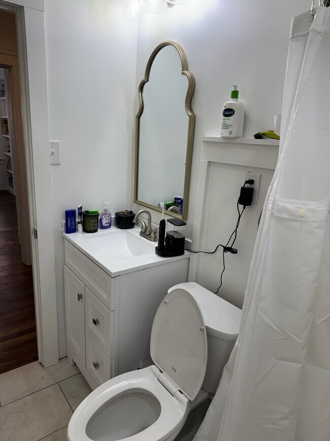 Building Photo - 2108 27th St