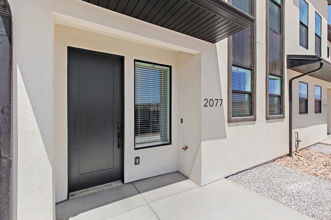 Building Photo - 1082 W Albertine Ln