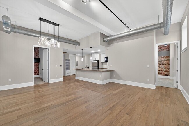 Building Photo - Available Now! 2 Bed // 2 Bath in Bloomingdale / Ledroit Park with Parking!