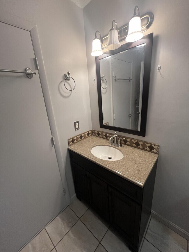 Building Photo - 59 Highwood Dr