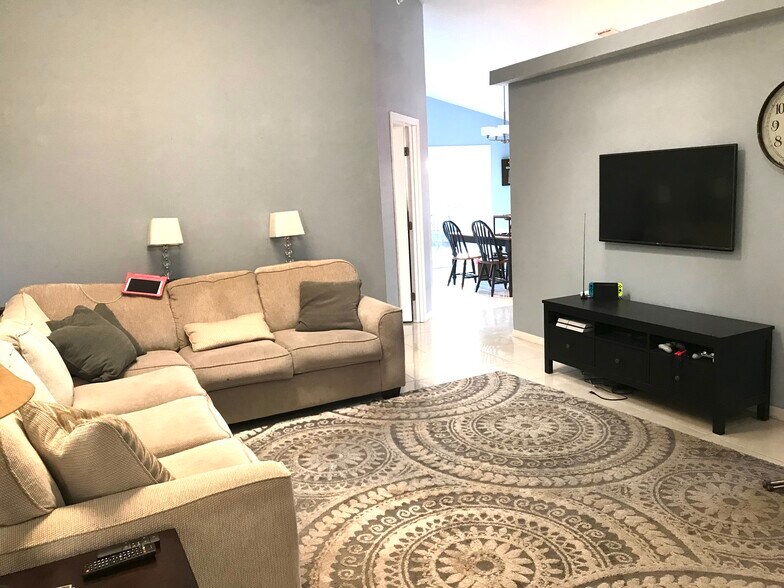 Building Photo - 499 Lancers Dr