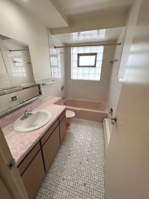 Building Photo - 6744 W Diversey Ave