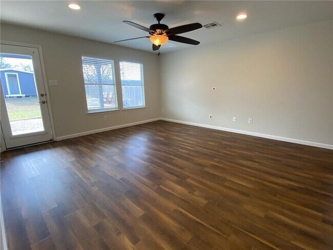 Building Photo - 141 Ruby Lake Dr