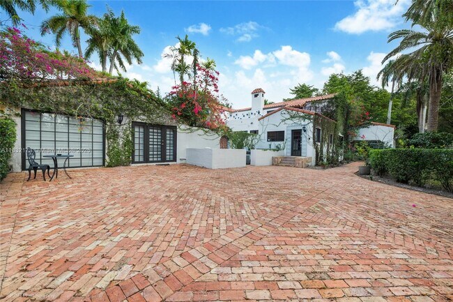 Building Photo - 1624 Granada Blvd