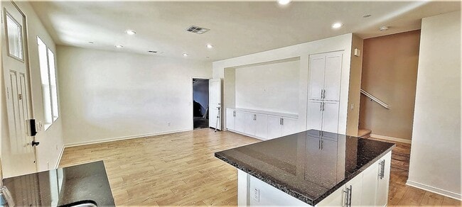 Building Photo - 2 Adelfa St