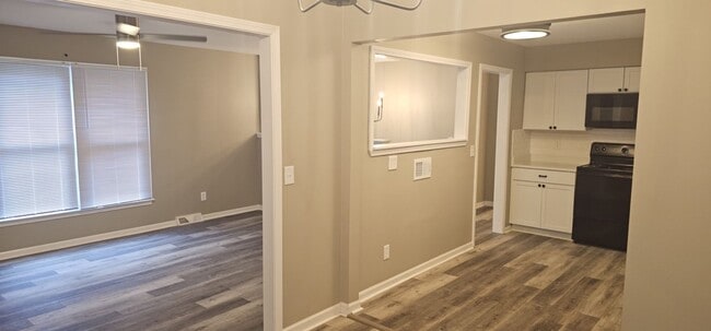 Building Photo - Move in special - Newly Renovated SF in North KC