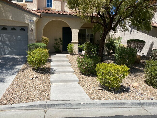Building Photo - Pool!!! Spa!!! Summerlin!!! Gated!!! Park!! Mature lush landscape in back yard!! Synthetic Grass!...