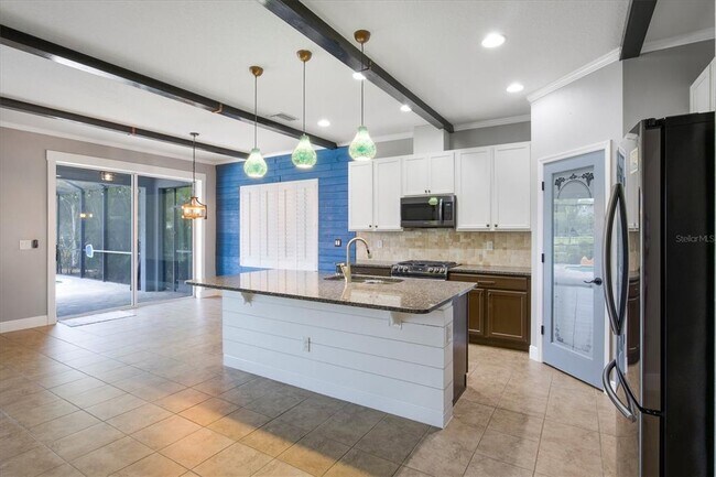 Building Photo - 6827 Park Strand Dr