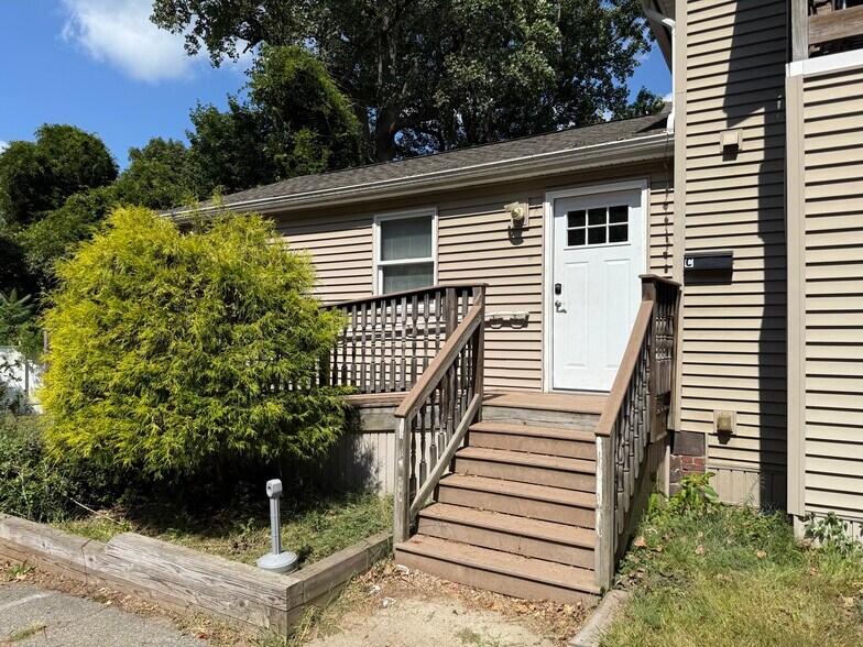 Primary Photo - 115 Bridge St