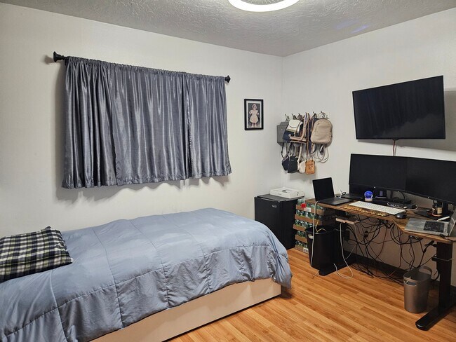 Building Photo - 2570 College Ln