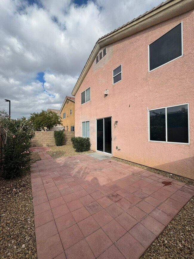 Building Photo - **Spacious 4-Bedroom Home in the Southwest!**