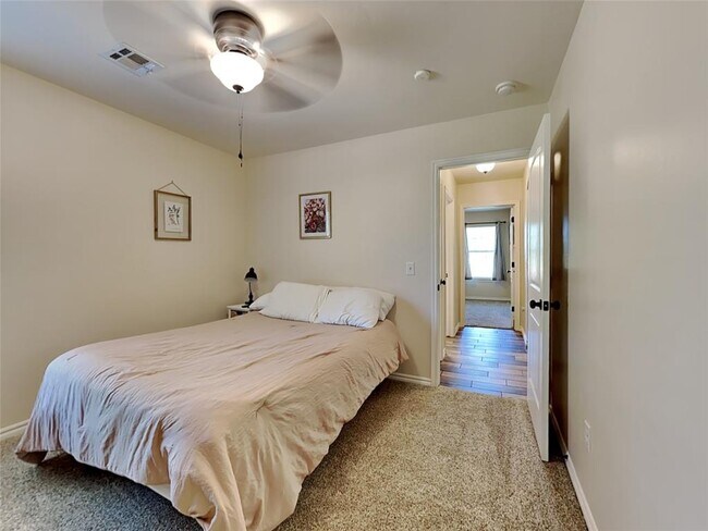 Building Photo - 12505 Edison Dr