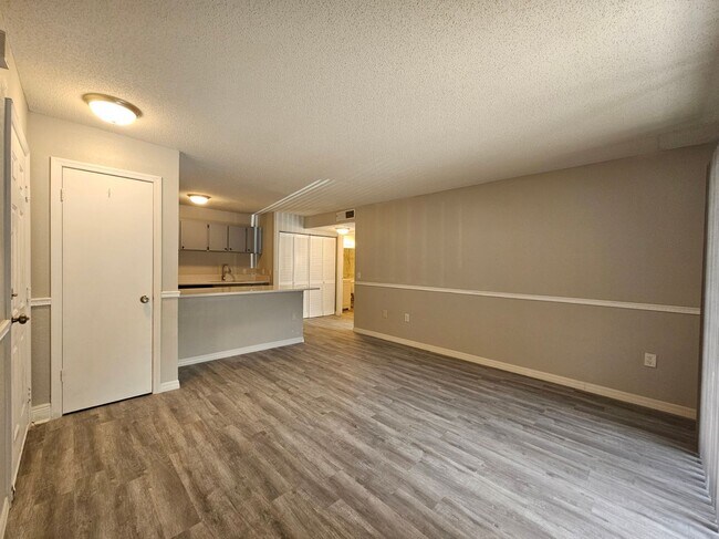 Building Photo - 9481 Highland Oak Dr