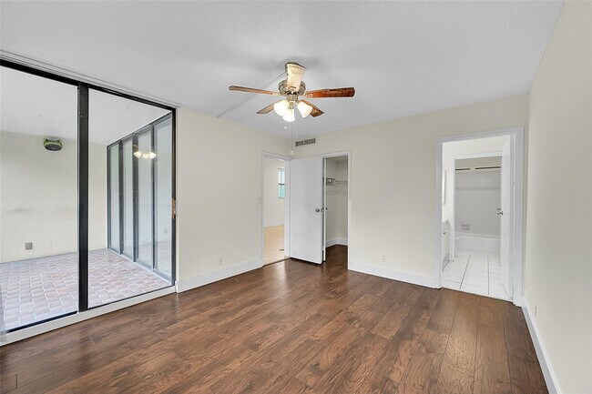 Building Photo - 8415 Forest Hills Dr