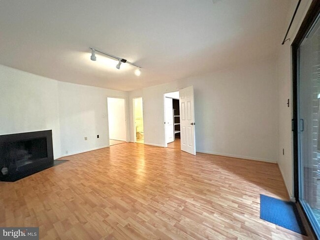 Building Photo - 8119 Inverness Ridge Rd