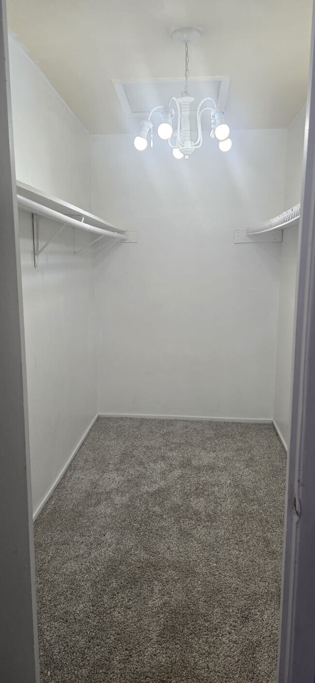 Building Photo - 6200 W Tidwell Rd