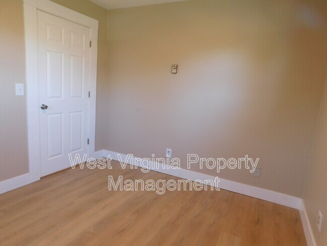 Building Photo - 98 Goodman Dr