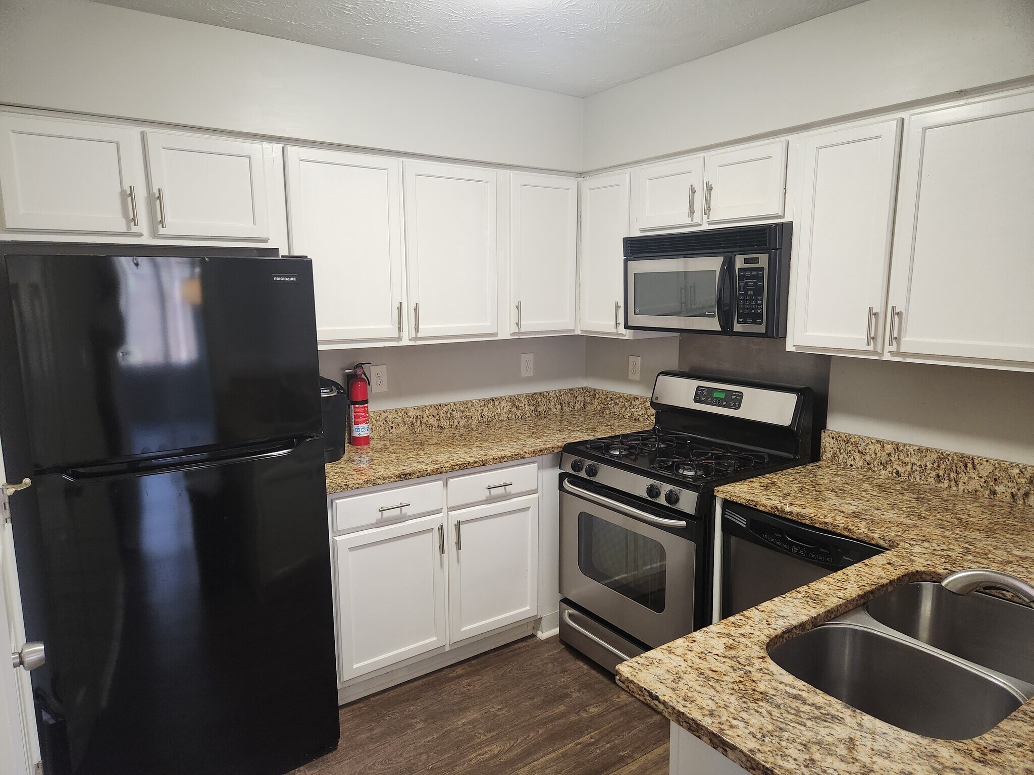 Building Photo - 4000 Riverlook Pky SE