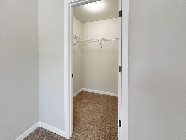Building Photo - Charming Bothell 4BR Home w/ Bonus, Porch Swing & Private Backyard Awning
