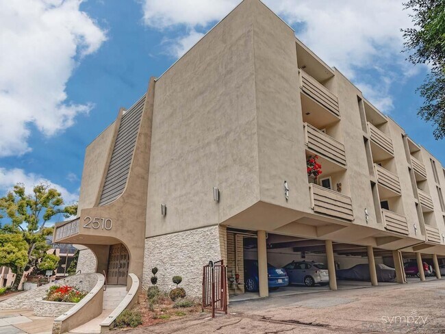 Building Photo - 2510 Torrey Pines Rd