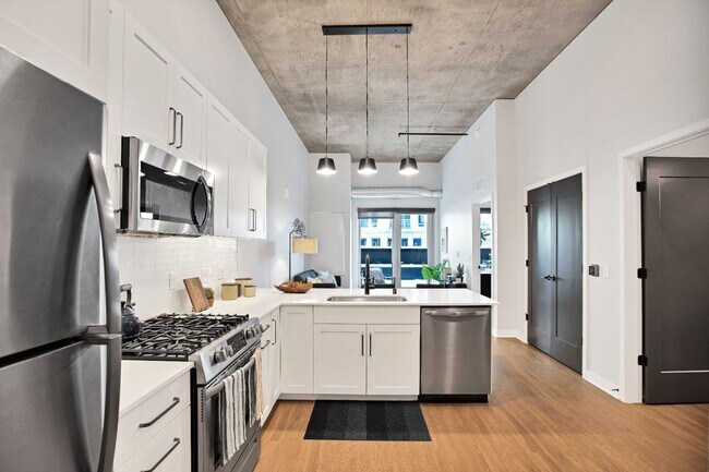 Building Photo - Odin