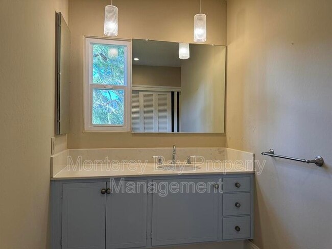 Building Photo - 31 Del Mesa Carmel