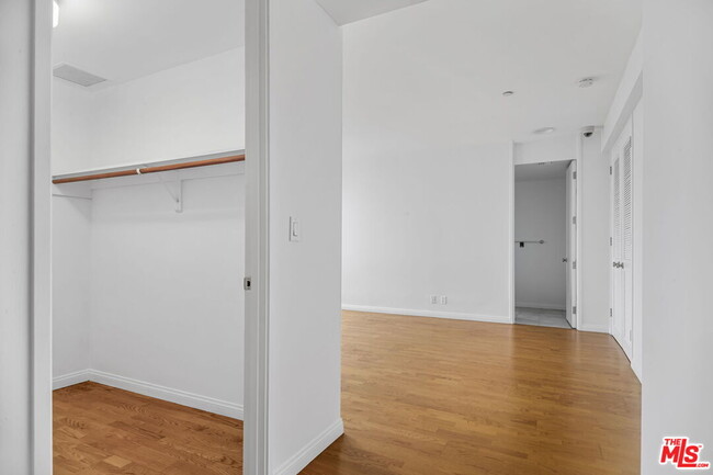 Building Photo - 10350 Wilshire Blvd