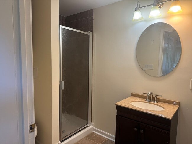 Building Photo - Newly remodeled brick home in New Bern