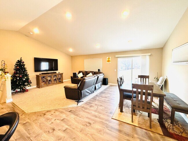 Building Photo - Amazing updated 4 bed house in Lakeville!